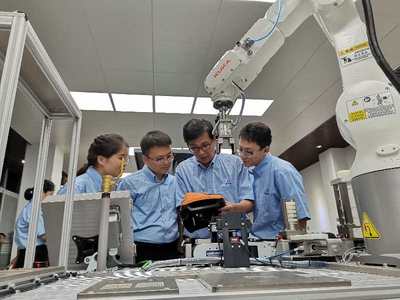 領跑智能工廠建設的尖兵——記陜鈾公司溫偉省級技能大師工作室在計算機軟件技術開發領域的成就
